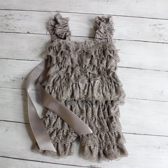 Baby Girl's Shorts Romper Size 18 24 Months 2T Gray Lace Ruffles - Picture 3 of 5